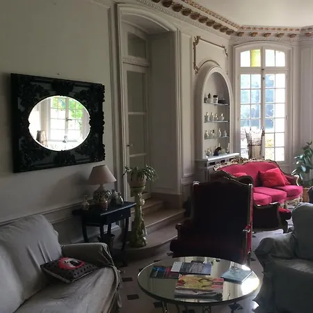 德柏特李威乐城堡酒店 住宿加早餐酒店 3*