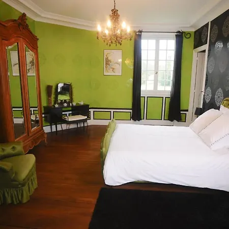 德柏特李威乐城堡酒店 3* Bertreville-Saint-Ouen