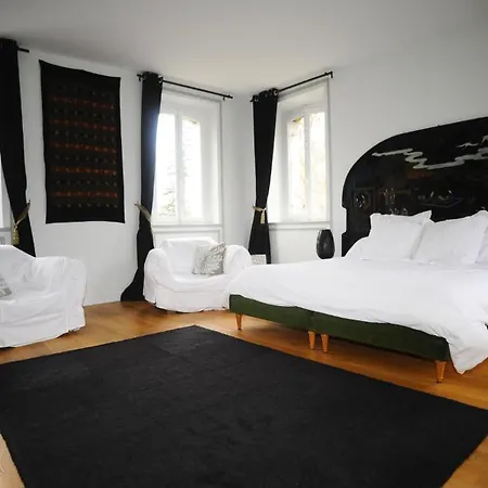 德柏特李威乐城堡酒店