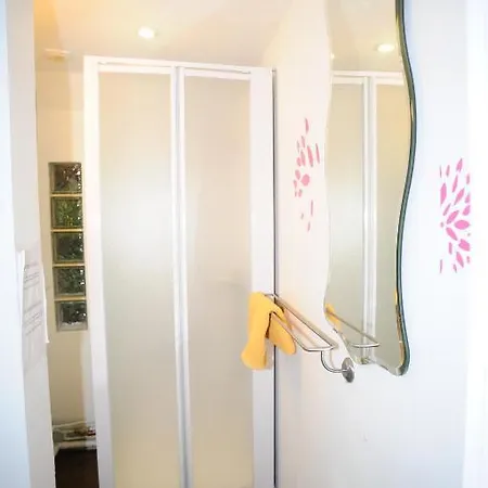 德柏特李威乐城堡酒店 住宿加早餐酒店 3*