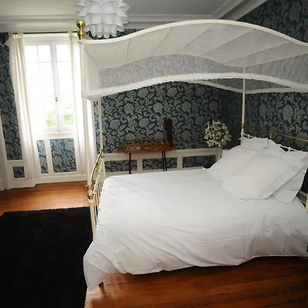 德柏特李威乐城堡酒店 住宿加早餐酒店 3*